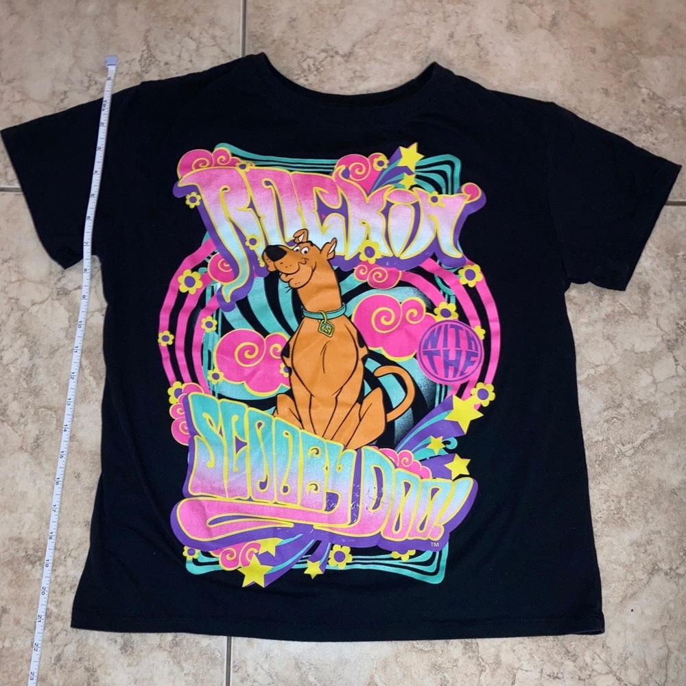 New ROCKIN WITH SCOOBY-DOO GRAPHIC TEE SHIRT